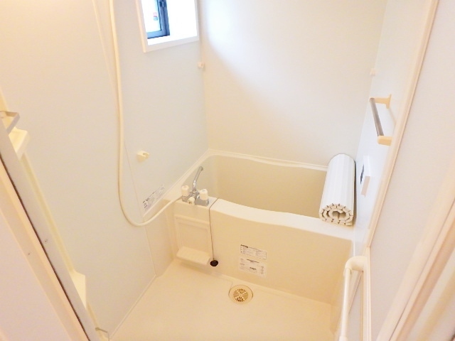 バス・シャワールーム　参考画像。同じ物件の他のお部屋です。
