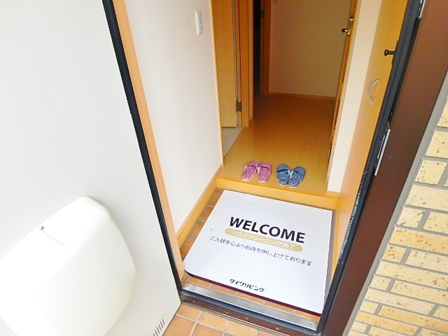玄関　参考画像。同じ物件の他のお部屋です。
