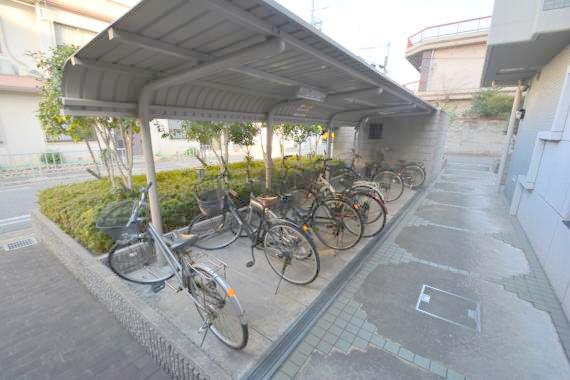 駐車場　あなたの大事な自転車も安心してとめることができますね。
