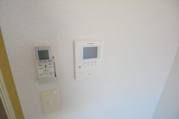セキュリティ　TVモニターホンで来客が誰か確認してから開けて下さいね