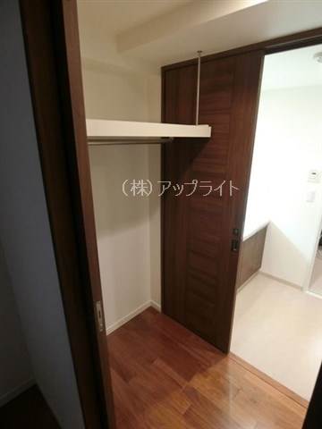収納　ウォークスルークローゼット