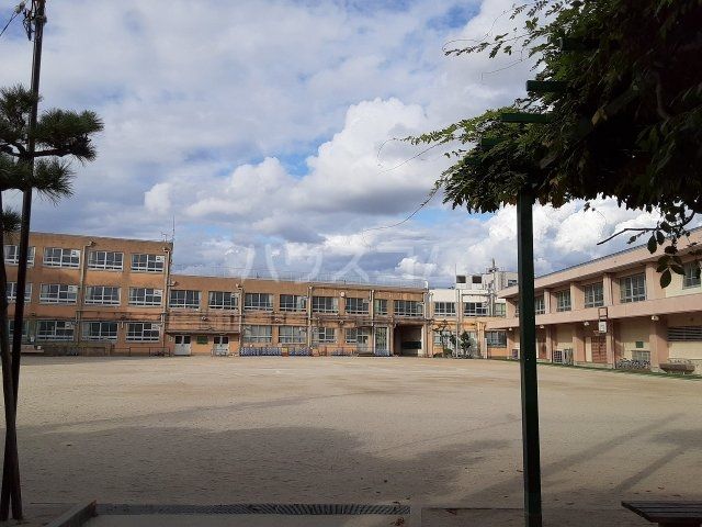 小学校　名古屋市立八幡小学校（小学校）まで208m