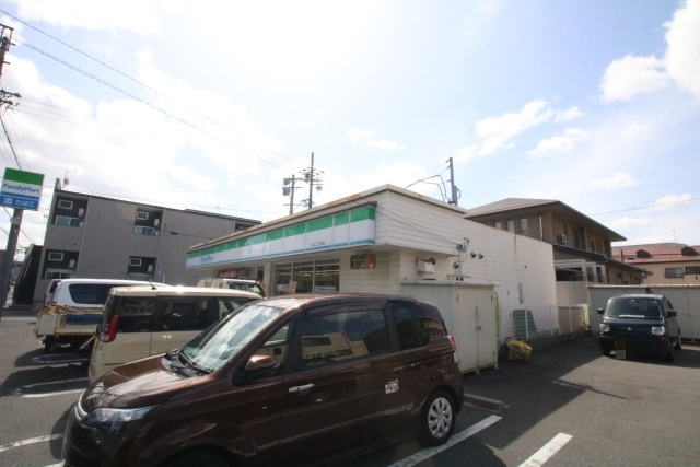 コンビニ　ファミリーマート 打出二丁目店（コンビニ）まで208m