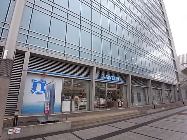 コンビニ　ローソン（コンビニ）まで829m