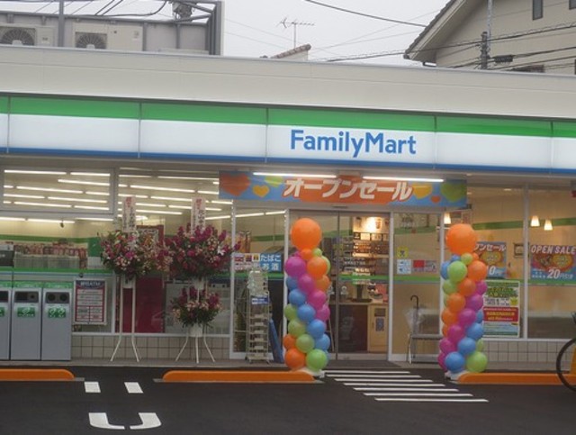 コンビニ　ファミリーマート南長崎五丁目店（コンビニ）まで353m