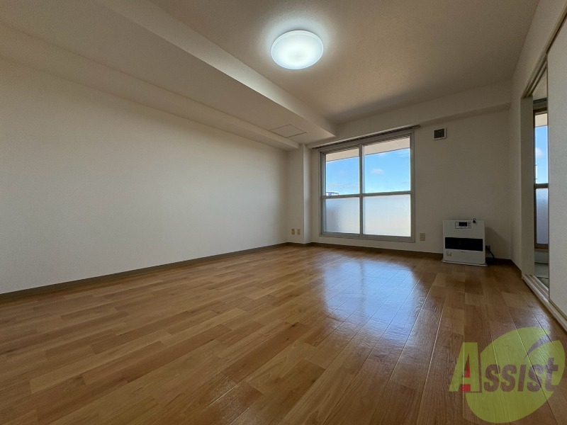 居室・リビング　広くてキレイなお部屋が広がっていて、充実した生活が送れそう。