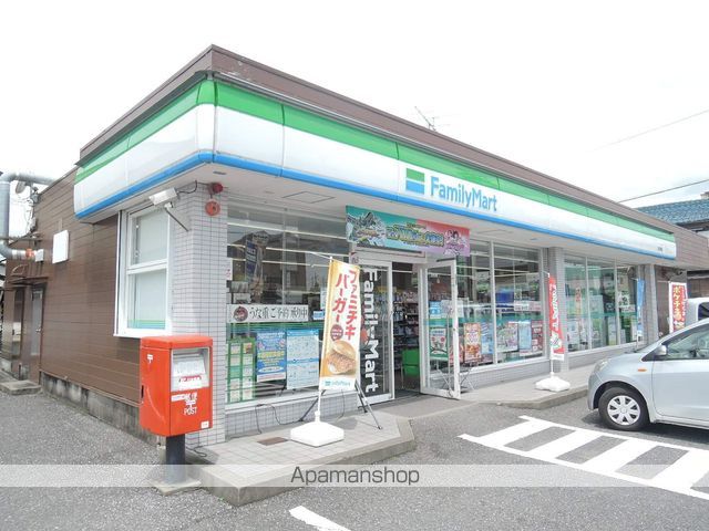コンビニ　ファミリーマート（コンビニ）まで602m