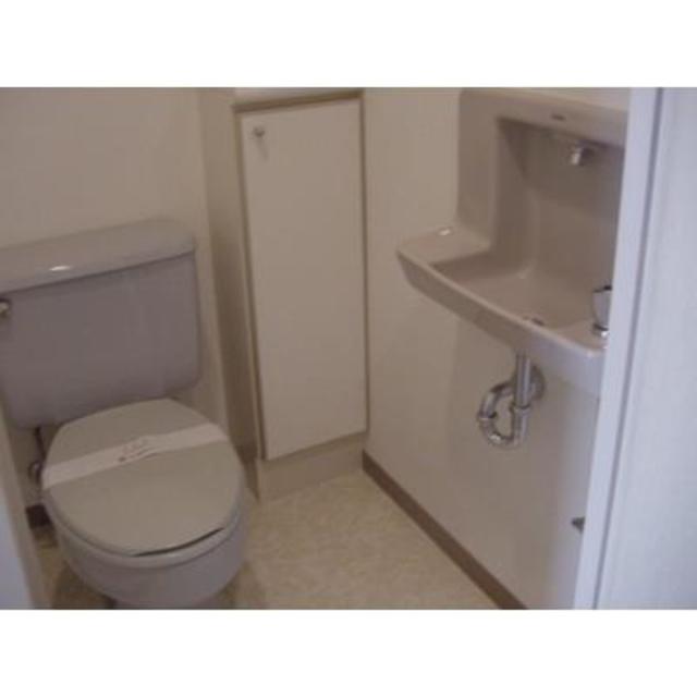 トイレ　※写真は同タイプ住戸です。