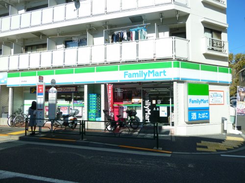 コンビニ　ファミリーマート 新中野店（コンビニ）まで685m