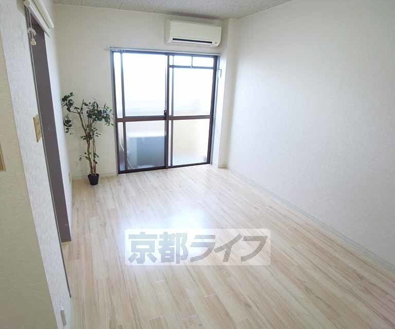 居室・リビング　きれいなお部屋です