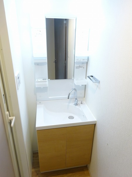 洗面設備　ゆったりとスペースのある洗面所