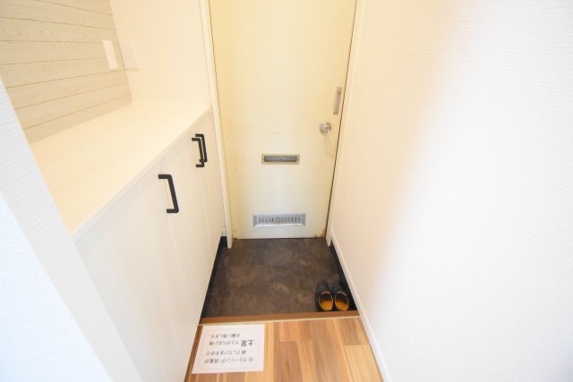 玄関　同物件別部屋参考写真です。