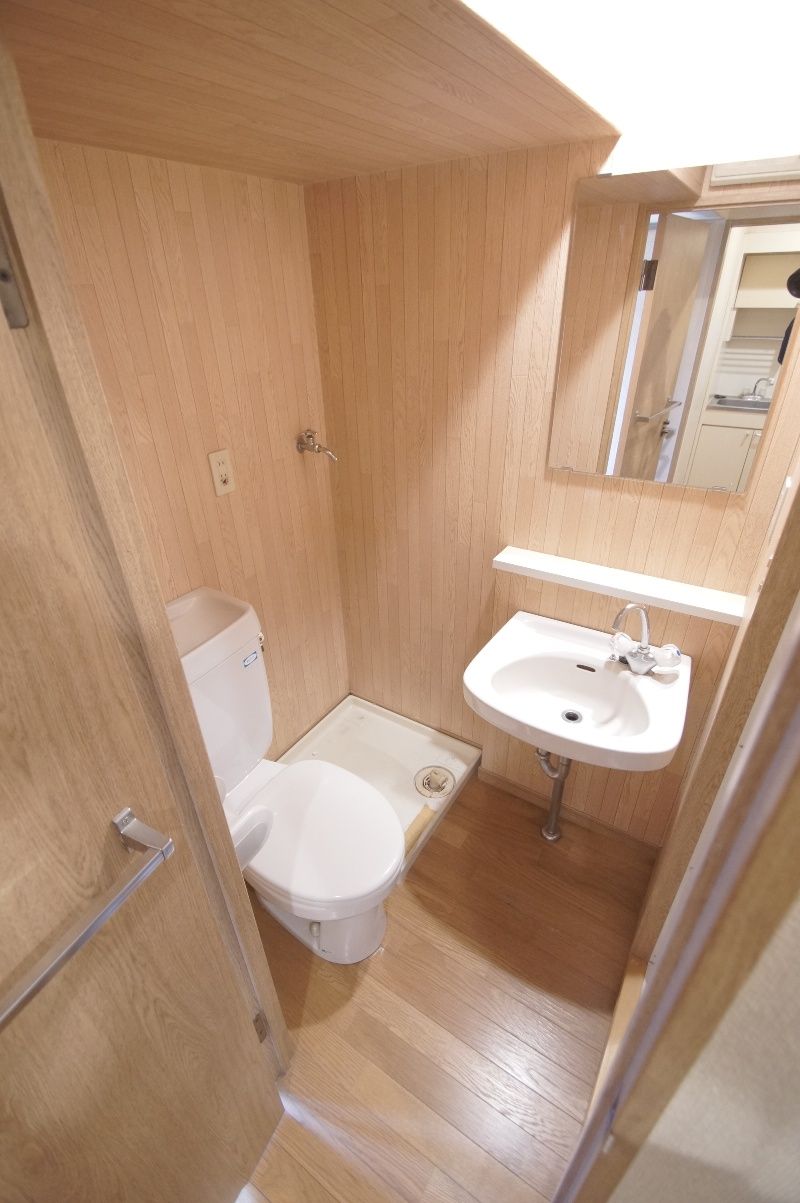 エステートモア白金クロスのトイレ写真