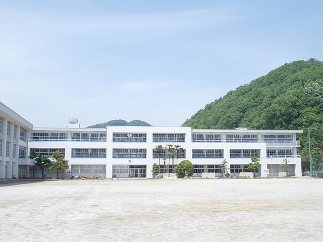 小学校　本巣市立本巣小学校（小学校）まで500m