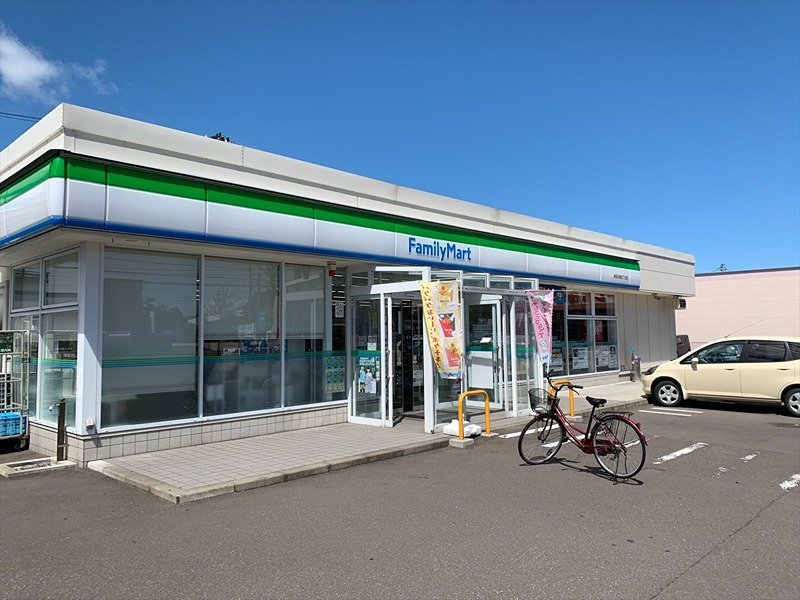 コンビニ　ファミリーマート 青森浜館四丁目店（コンビニ）まで113m