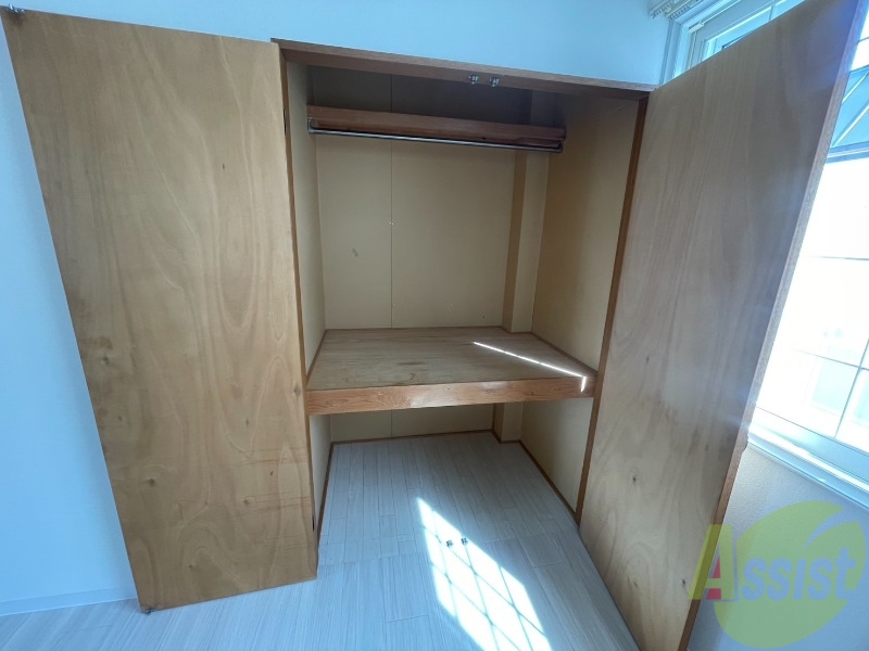 収納　収納を開けてみました。奥行きがありますね。