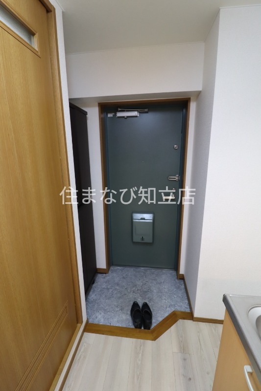 玄関　同型別部屋写真
