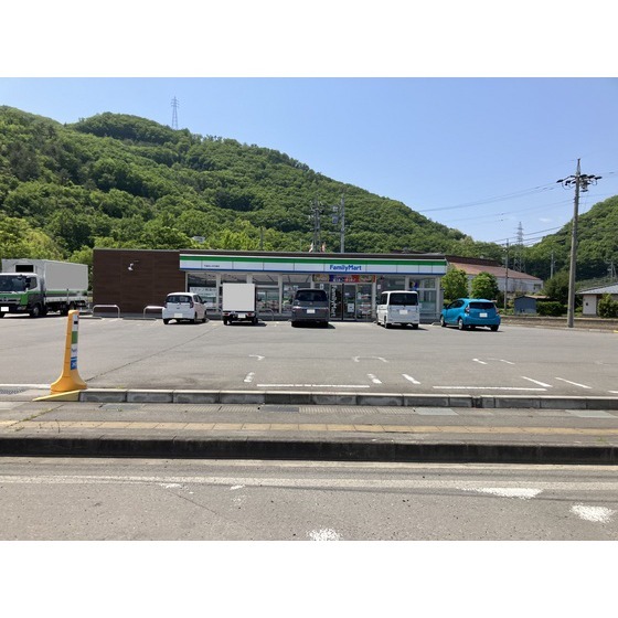コンビニ　ファミリーマート千曲あんずの里店（コンビニ）まで649m