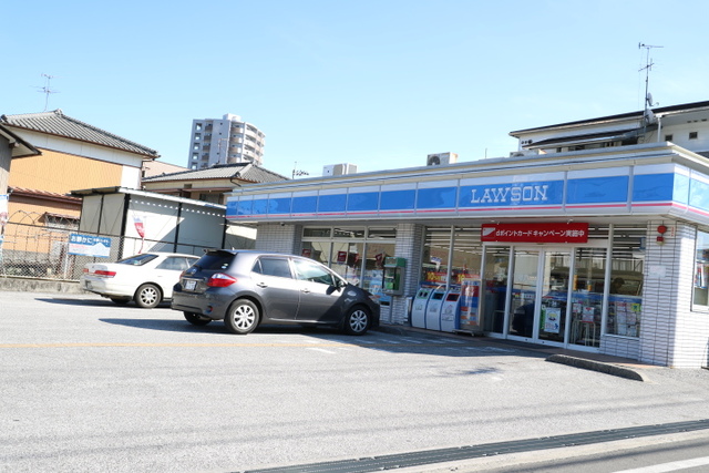 コンビニ　ローソン高知一ツ橋店（コンビニ）まで373m