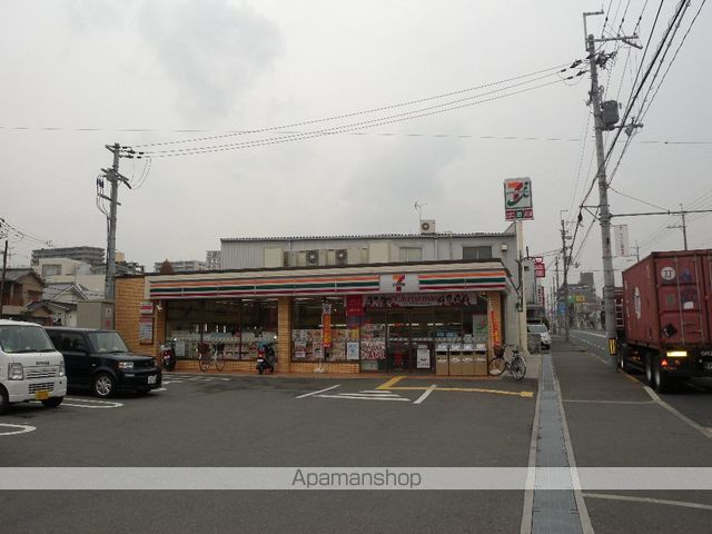 コンビニ　セブンイレブン（コンビニ）まで947m