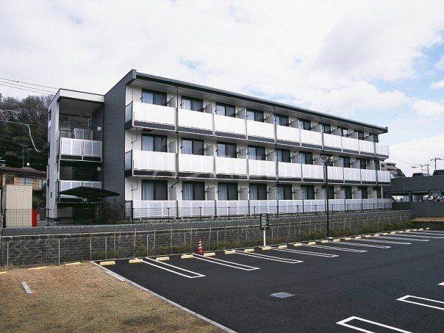 レオパレスパセオ栗平の外観写真