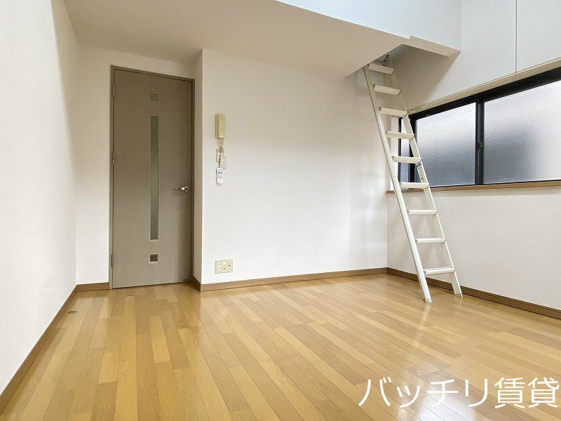 居室・リビング　別号室タイプの為、現状を優先致します。
