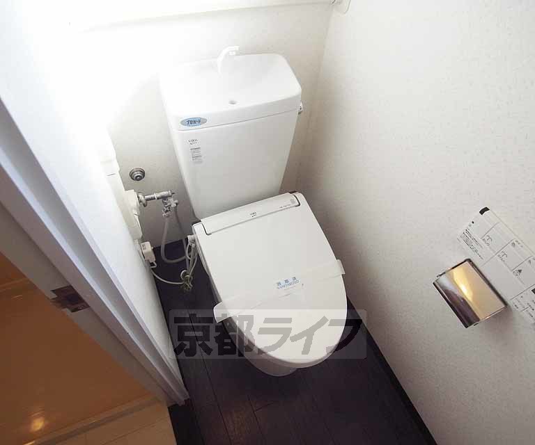 トイレ　ウォシュレットつき