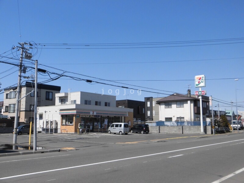 コンビニ　セブンイレブン札幌三角点通り店（コンビニ）まで206m