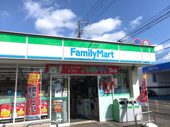 コンビニ　ファミリーマート（コンビニ）まで450m