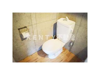 トイレ　落ち着いた色調のトイレです