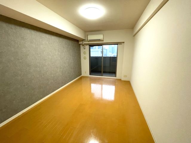 ＪＲ大阪環状線 京橋駅 徒歩9分 13階建 築19年の居間写真