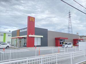 飲食店　マクドナルド柏原片山店（飲食店）まで649m