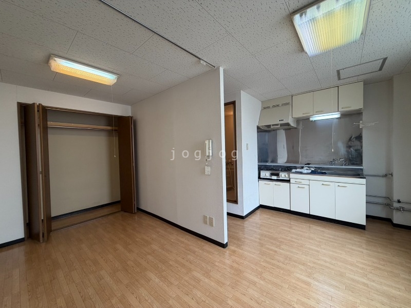 その他部屋・スペース　明るい綺麗な床の部屋です。