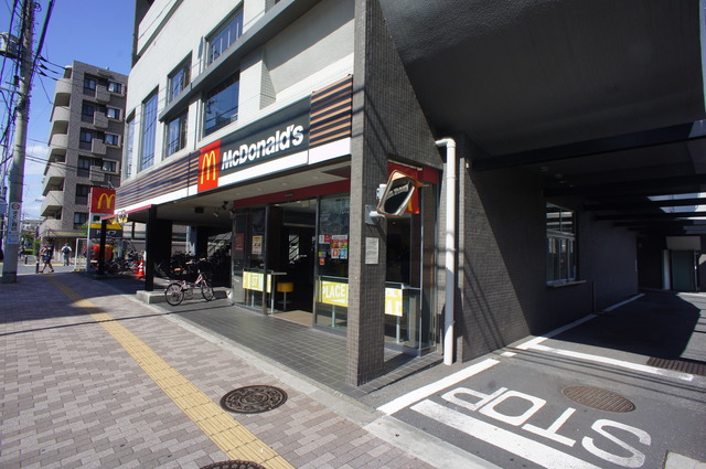 飲食店　マクドナルド登戸店（飲食店）まで386m