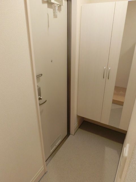 玄関　トールタイプのシューズボックス