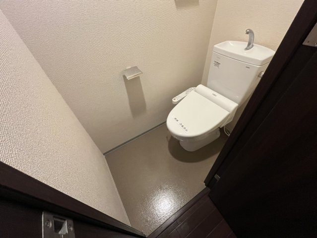 トイレ　同物件別部屋写真