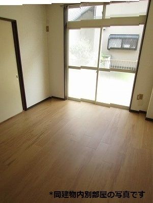 アメニティYATAIIの居間写真