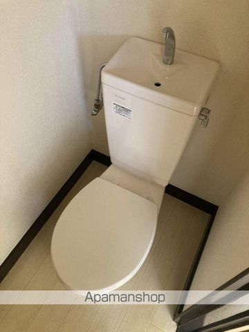 ＪＲ東海道本線 平塚駅 バス乗車時間：15分 最寄りバス停で下車 徒歩1分 2階建 築42年のトイレ写真