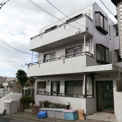 小田急線 新百合ケ丘駅 徒歩9分 3階建 築38年の外観写真