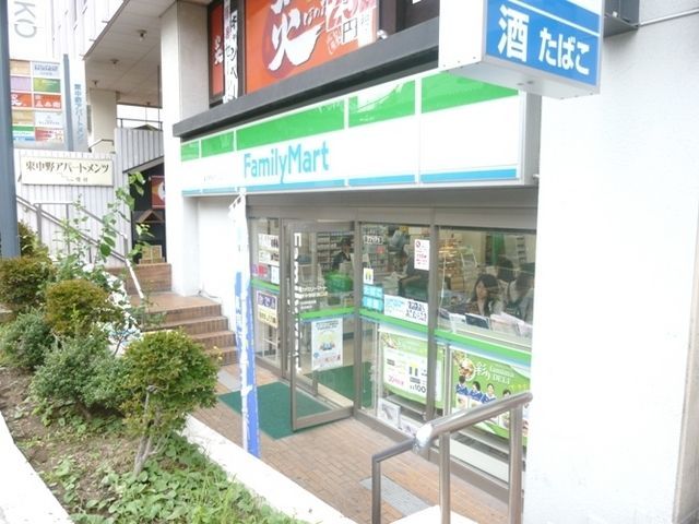 コンビニ　ファミリーマート（コンビニ）まで129m