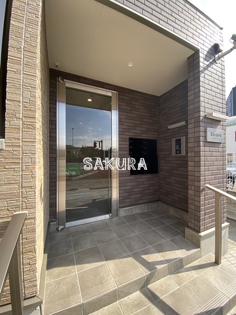エントランス　お洒落な建物デザイン♪