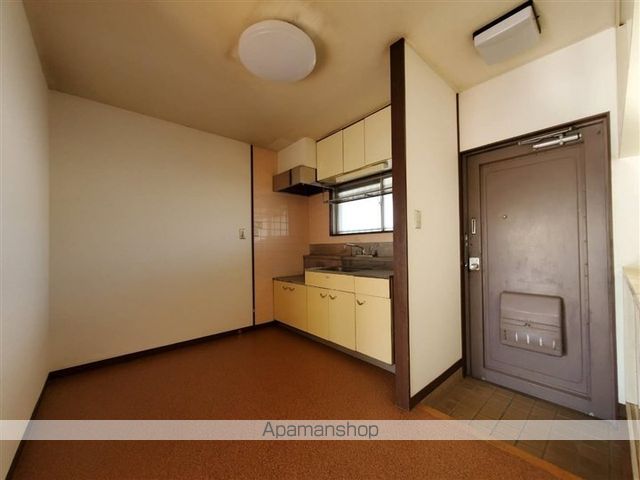 ＪＲ両毛線 桐生駅 徒歩13分 3階建 築45年の玄関写真