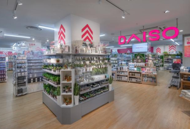 ショッピングセンター　ダイソートラペズ宮崎台店（ショッピングセンター）まで406m