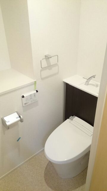 名鉄名古屋本線 堀田駅 徒歩8分 5階建 築9年のトイレ写真