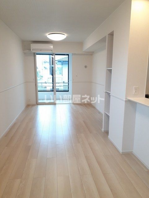 リアトリス Iの居間写真