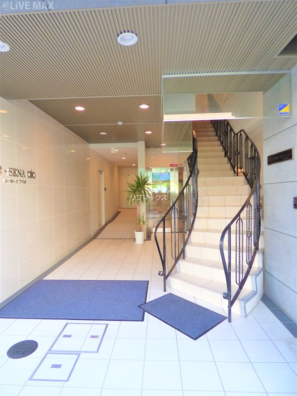 エントランス　当店は家主強制でない場合、消毒・抗菌代や安心サポート代など不