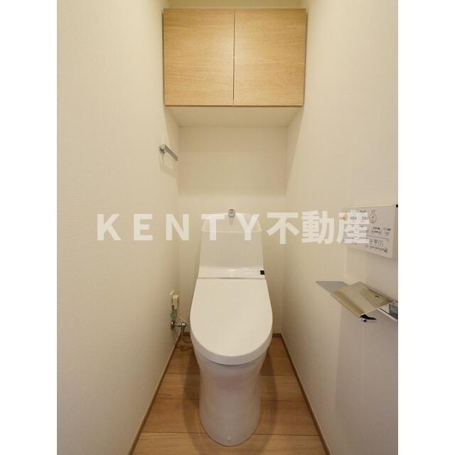 トイレ　落ち着いた色調のトイレです