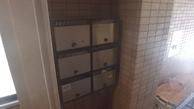 地下鉄千日前線 野田阪神駅 徒歩1分 3階建 築30年の外観写真
