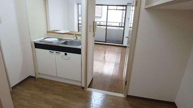 地下鉄千日前線 野田阪神駅 徒歩1分 3階建 築30年の内装写真