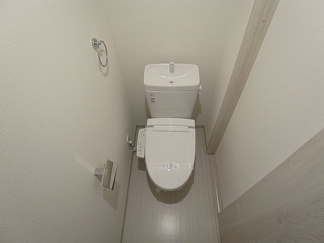 モダンアパートメント神戸湊川のトイレ写真